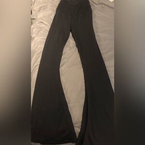 Offline by Aerie 
Super flare black leggings 
Size small 
Great used condition